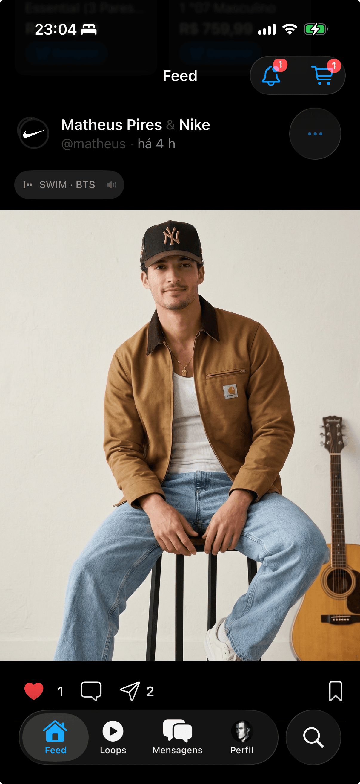 Feed do Living com posts e produtos